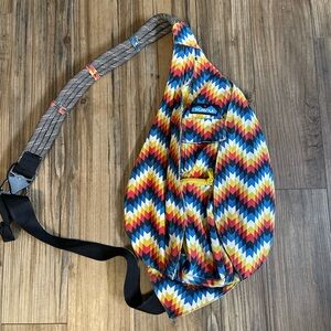 Kavu Vibrant Chevron 🎒 backpack one shoulder sling bag EUC super fun pattern!